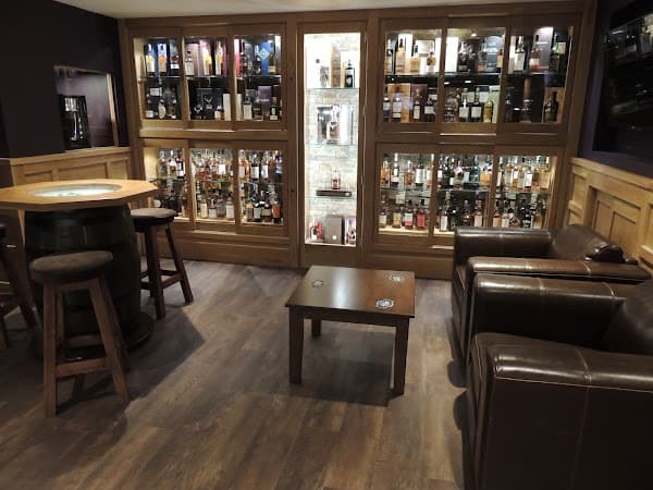 Royal Cask Whisky Gin Bar
